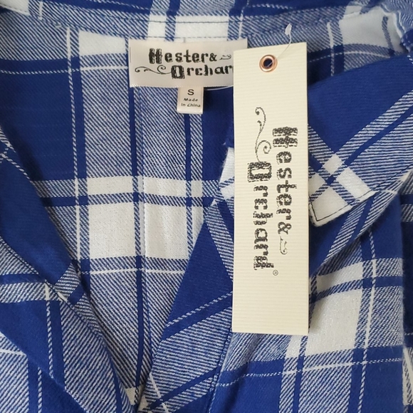 Beautiful blue flannel button down top - Picture 5 of 6